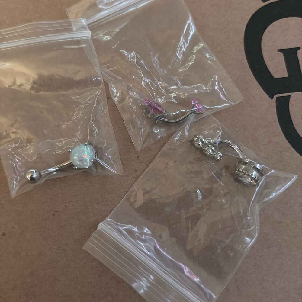 3 bellybutton piercings